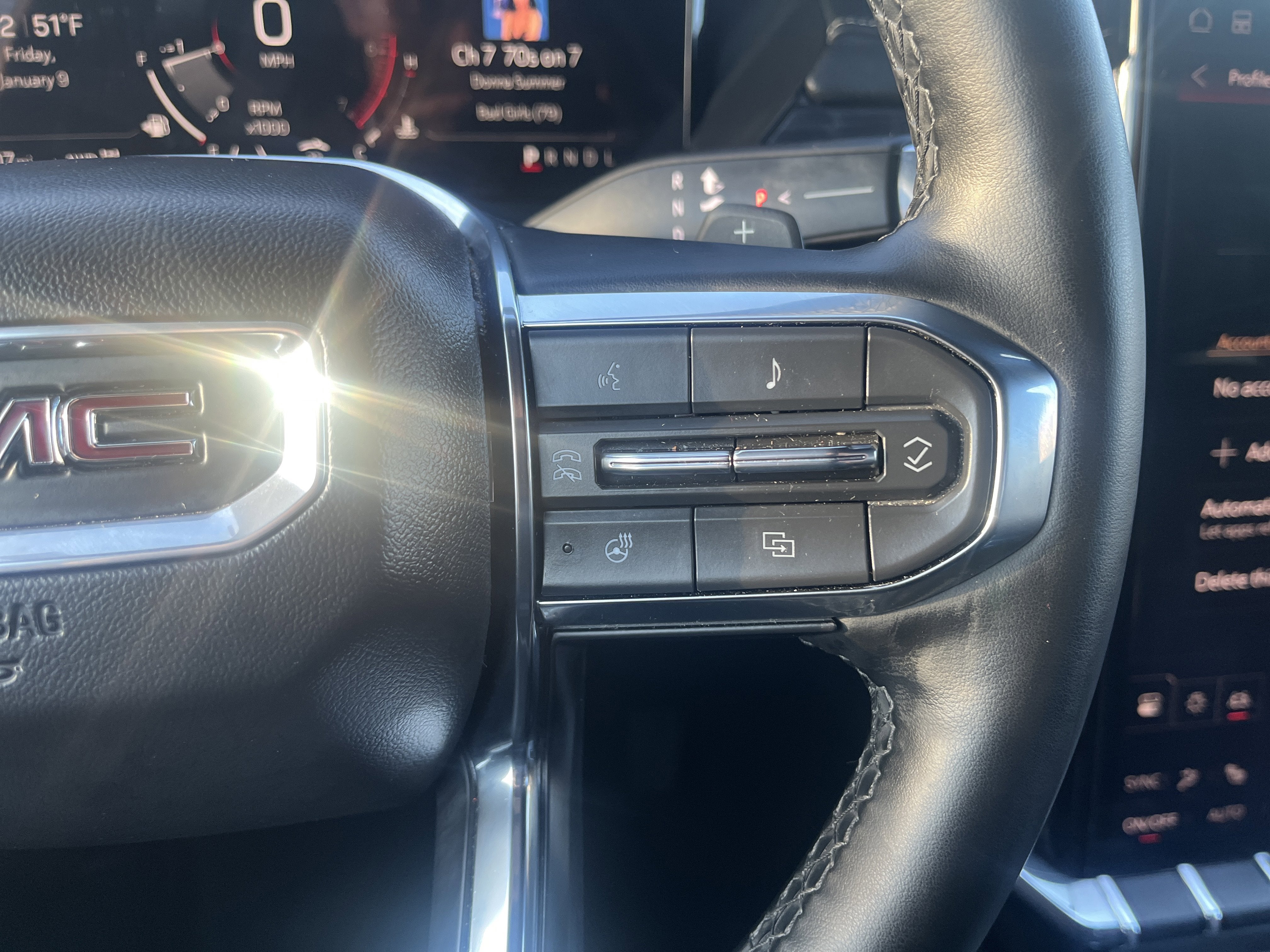 2025 GMC Acadia Elevation