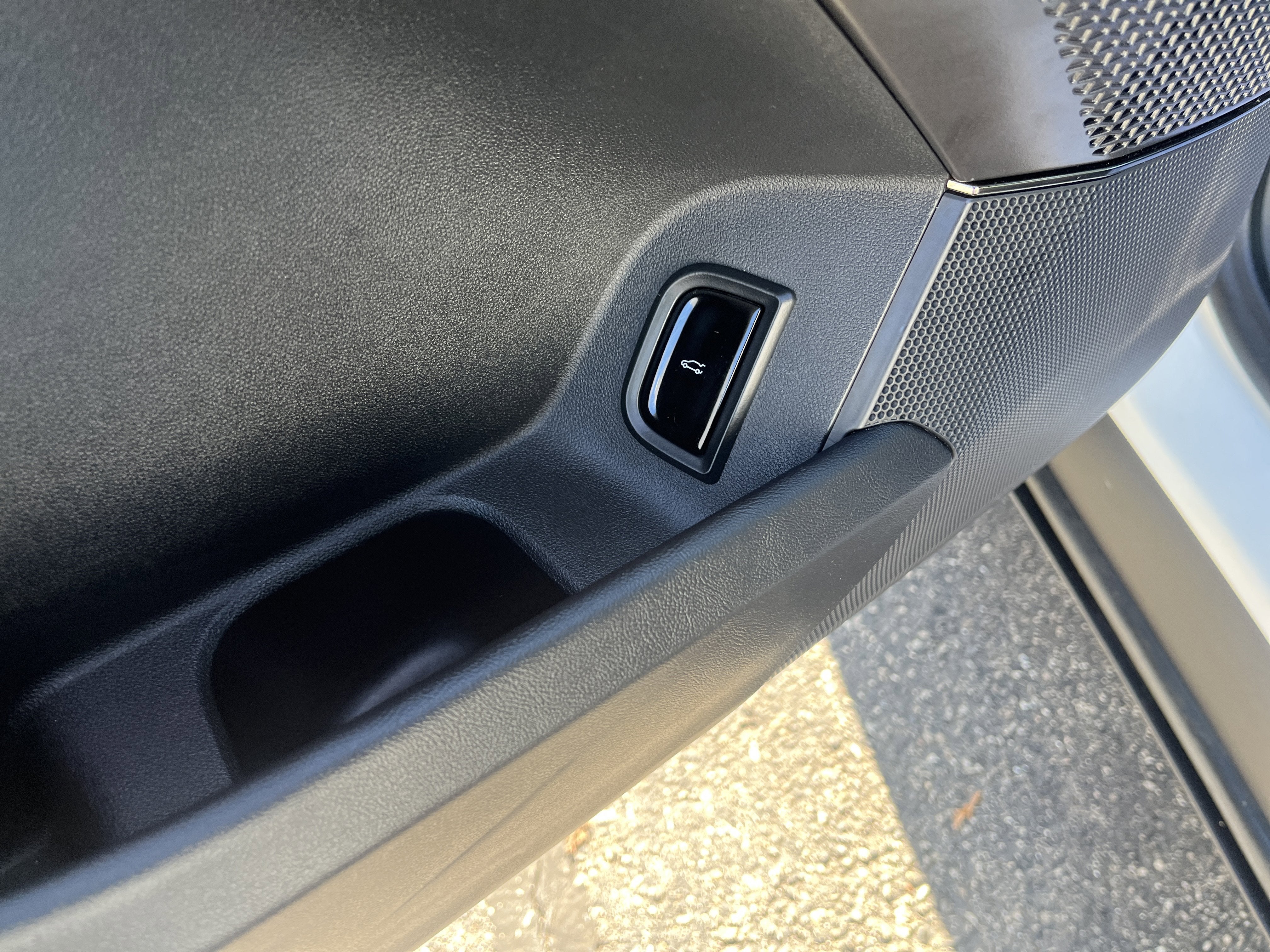 2024 Cadillac LYRIQ Luxury 1