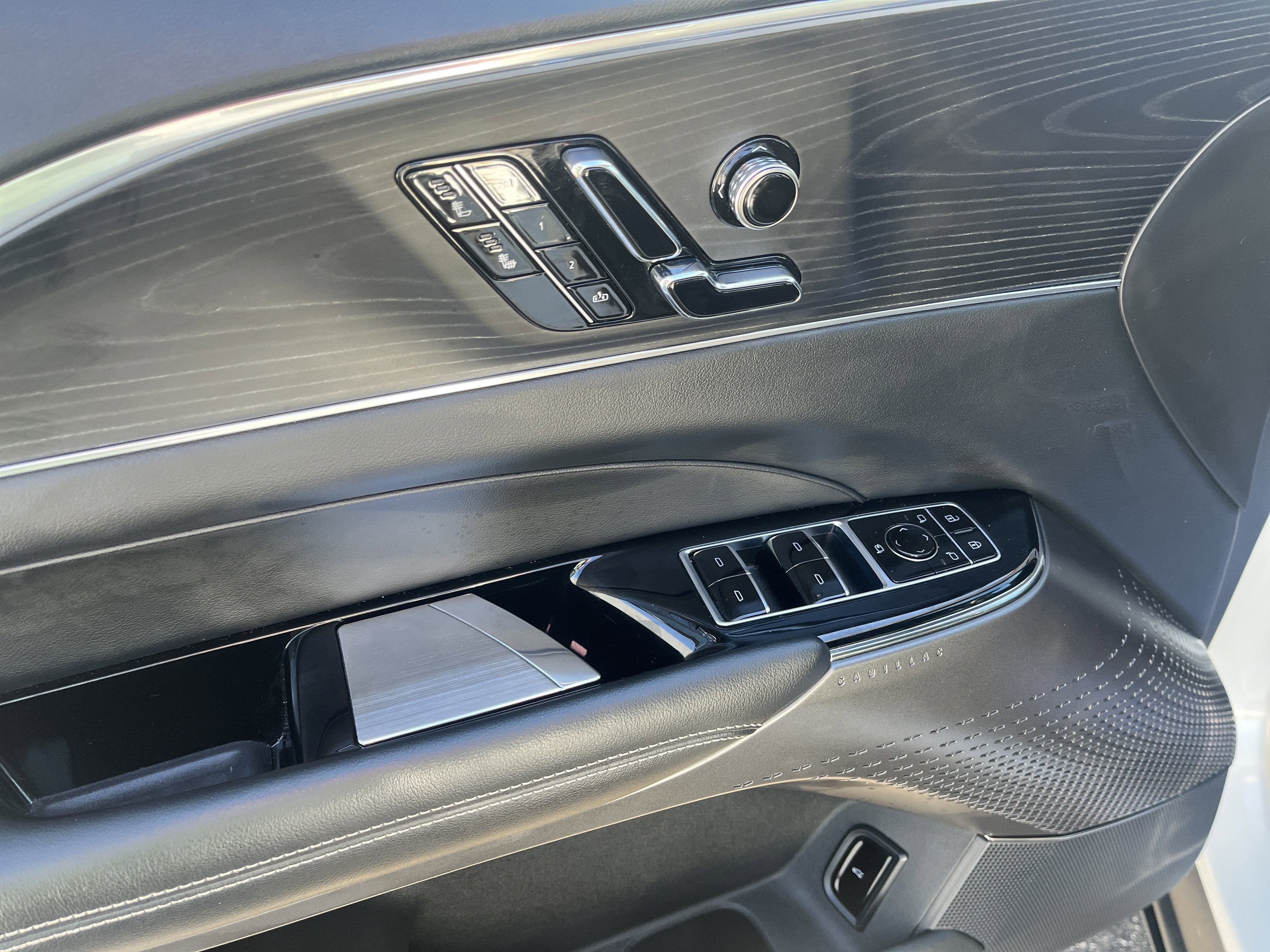 2024 Cadillac LYRIQ Luxury 1