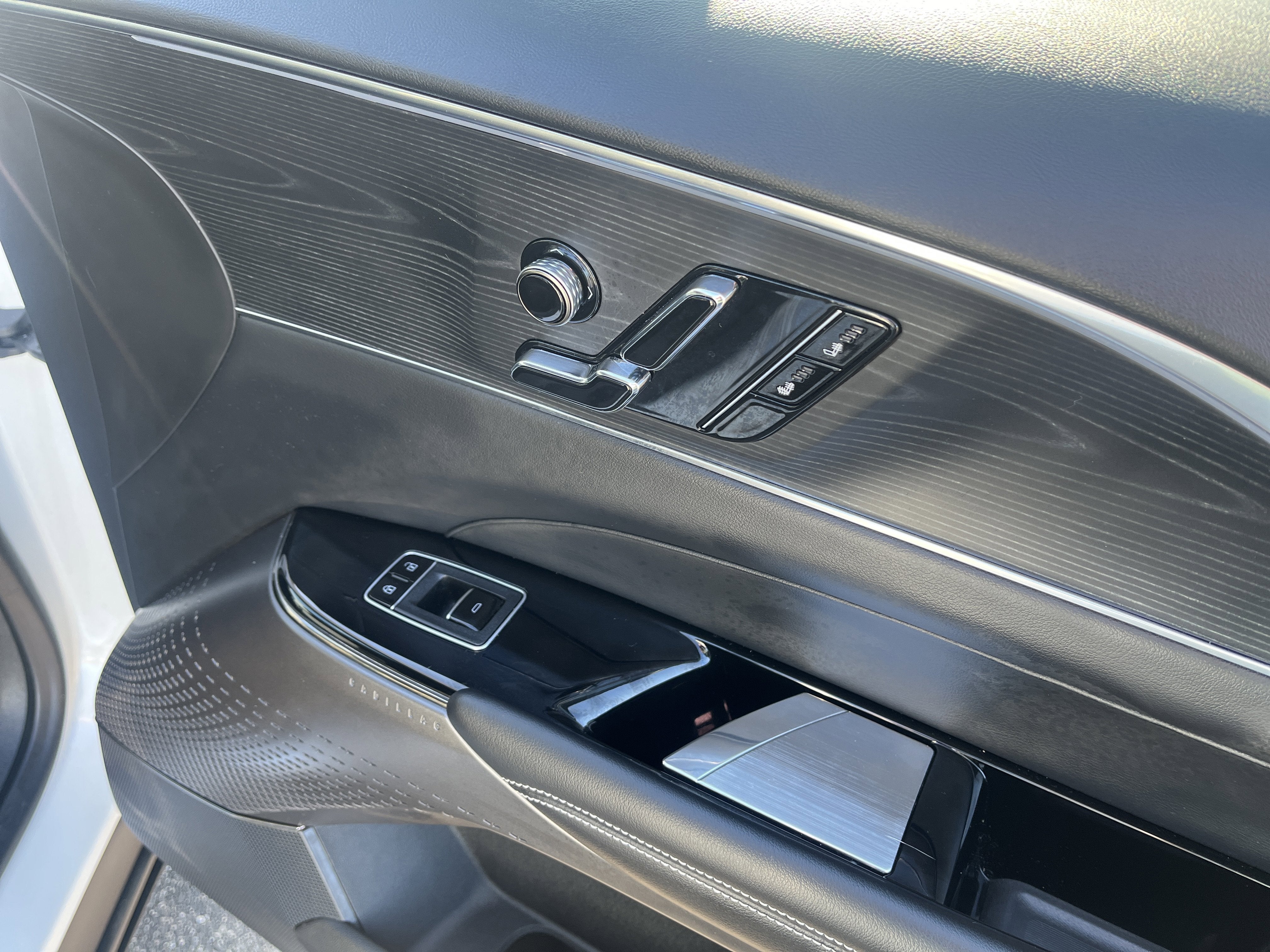 2024 Cadillac LYRIQ Luxury 1