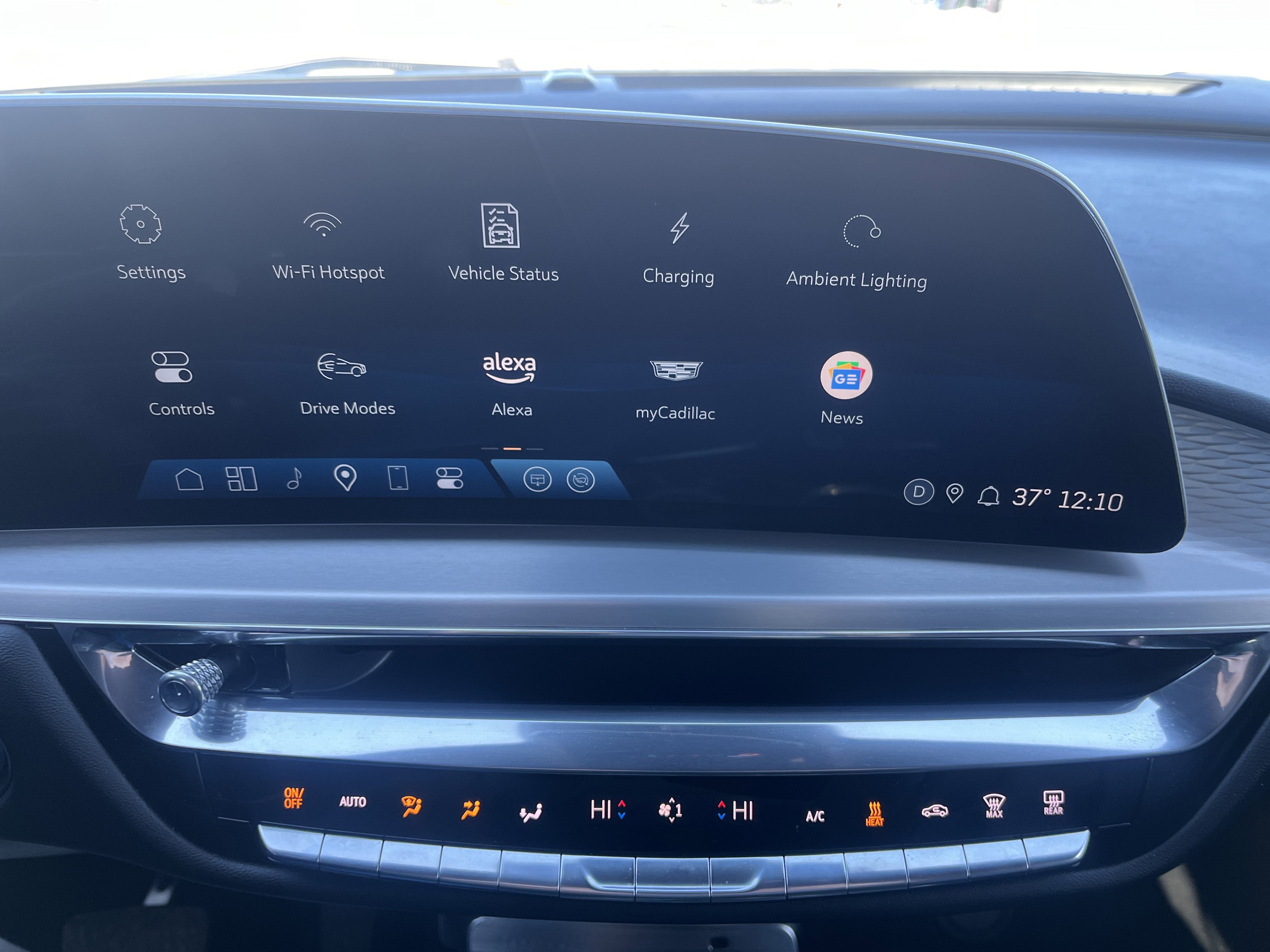 2024 Cadillac LYRIQ Luxury 1