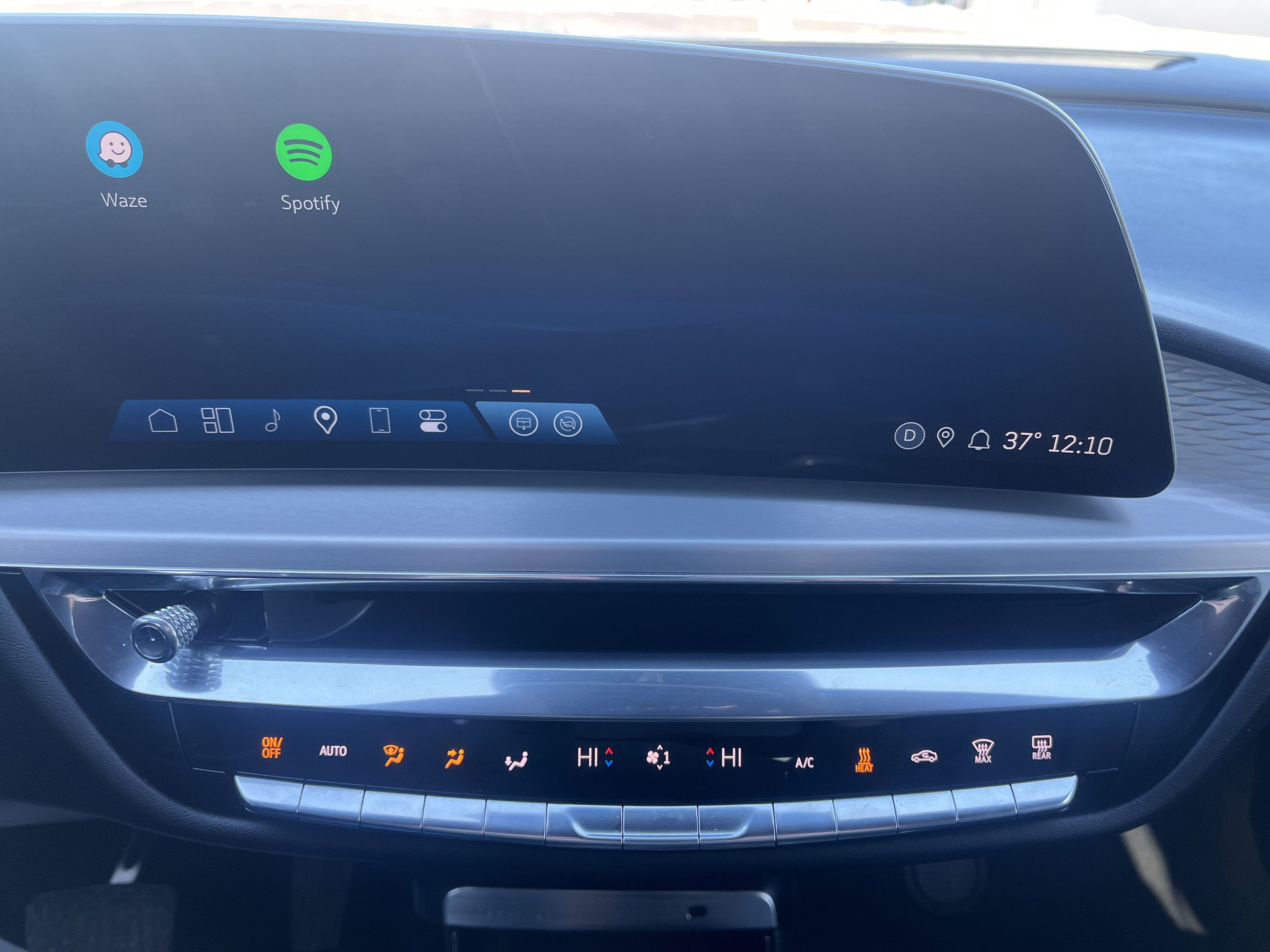 2024 Cadillac LYRIQ Luxury 1