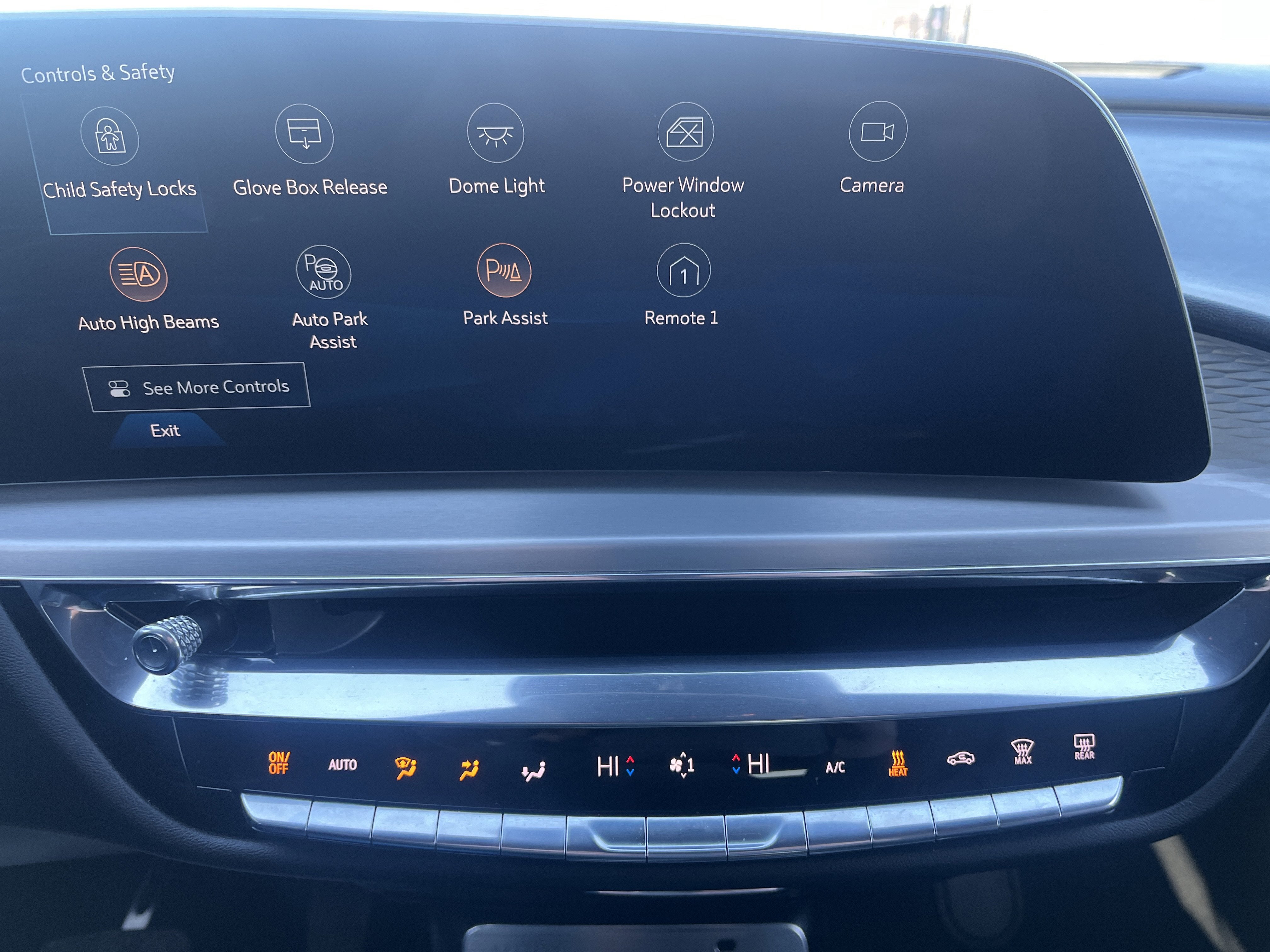 2024 Cadillac LYRIQ Luxury 1