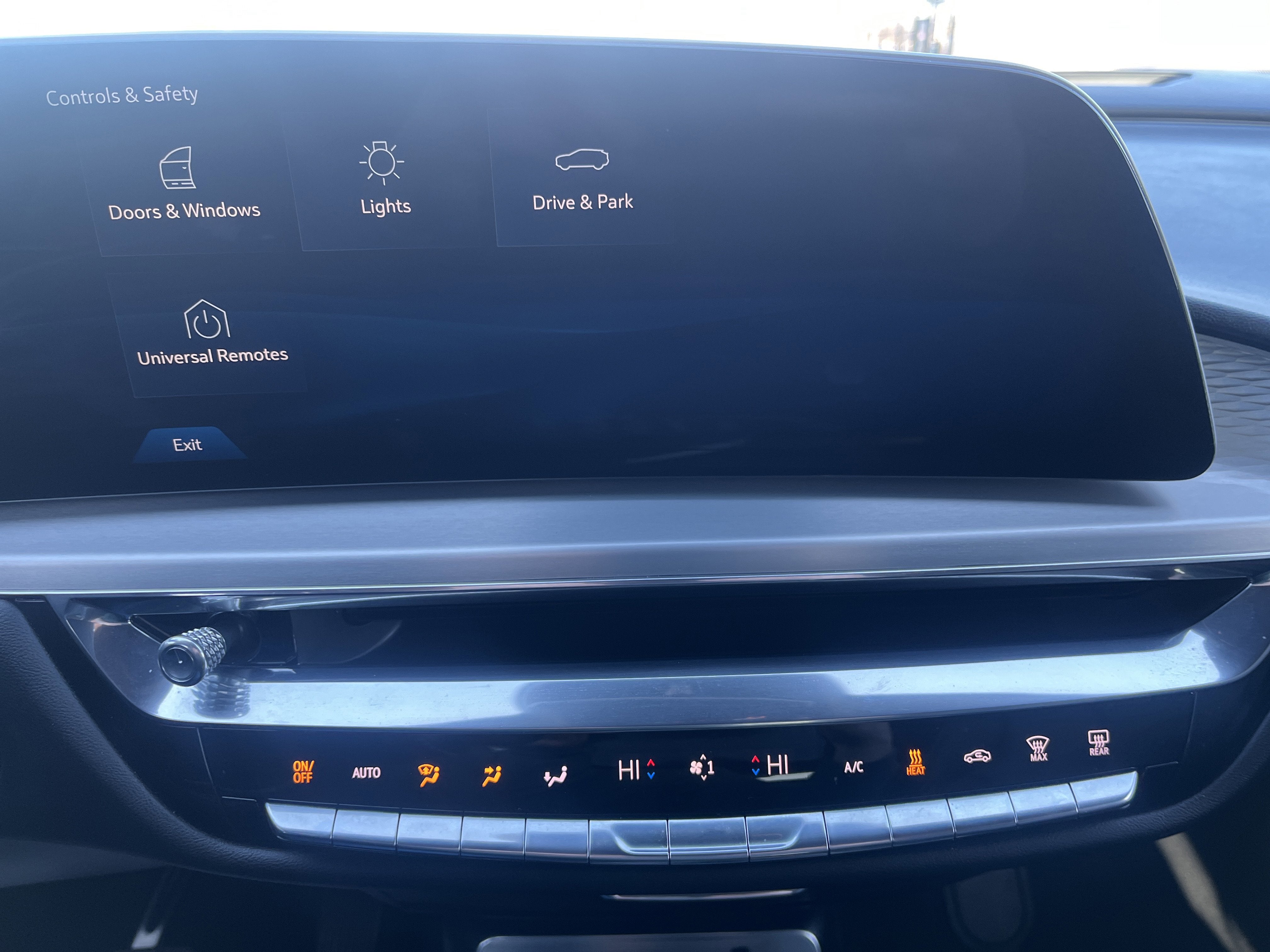 2024 Cadillac LYRIQ Luxury 1