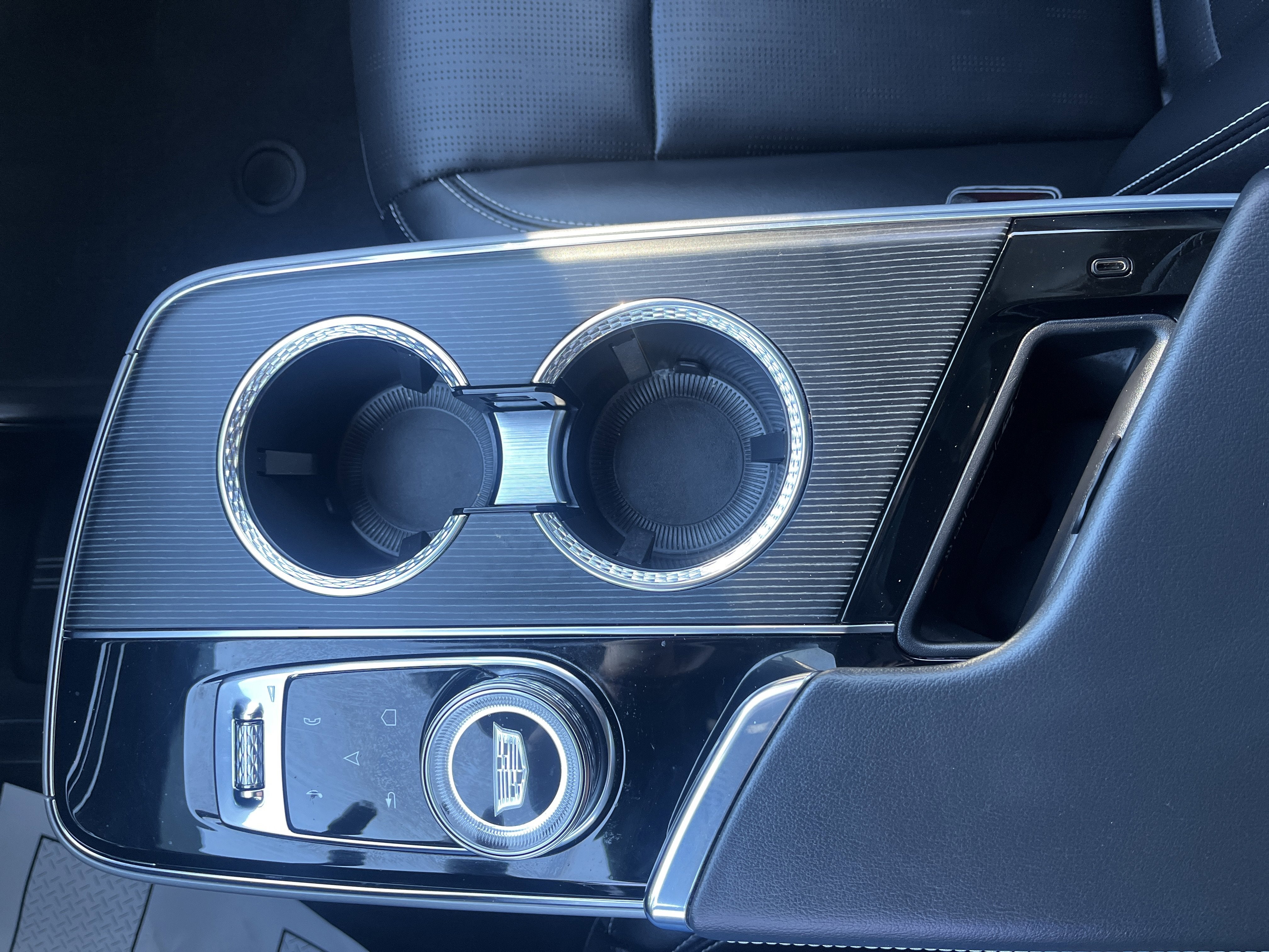 2024 Cadillac LYRIQ Luxury 1