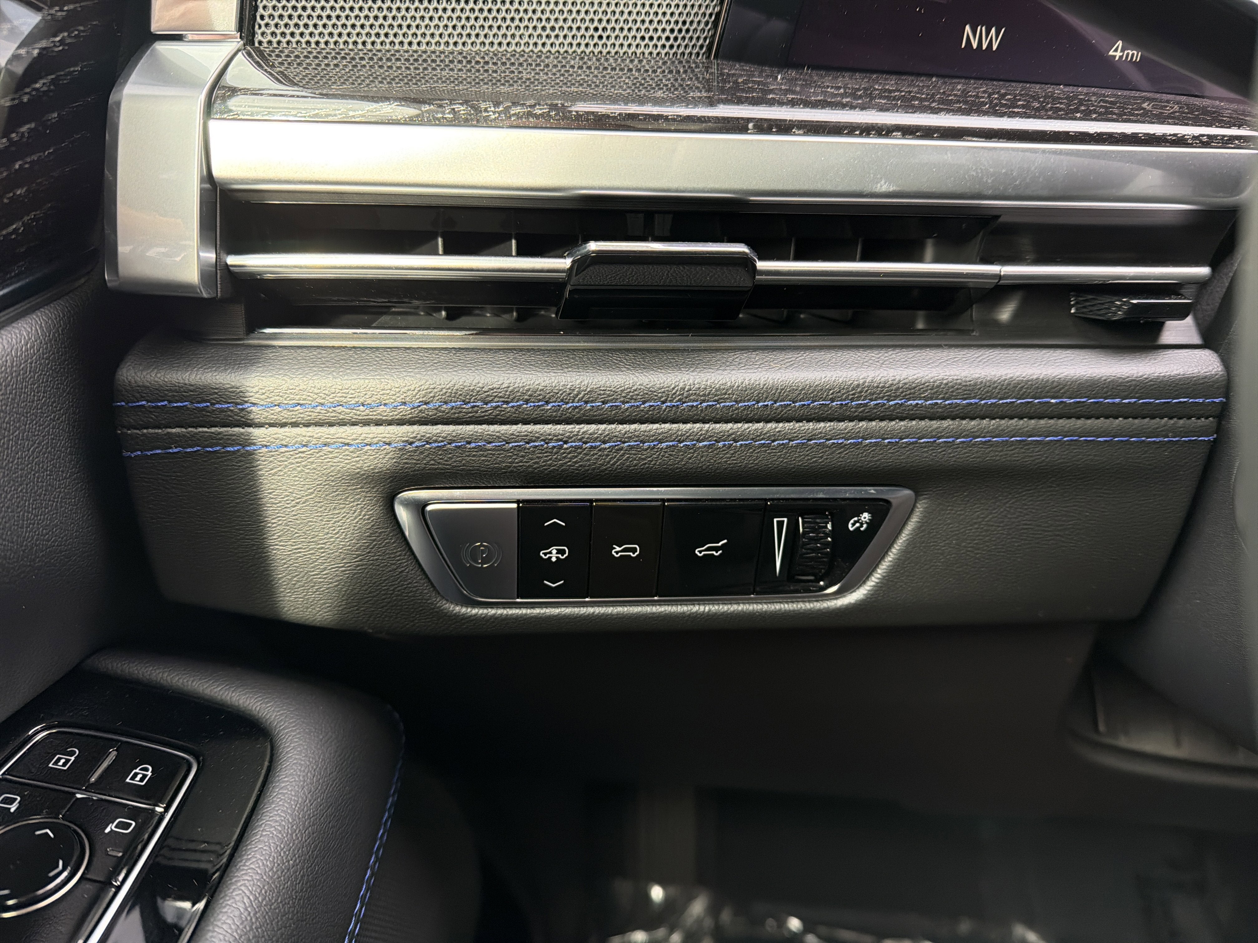 2026 Cadillac ESCALADE IQL Sport