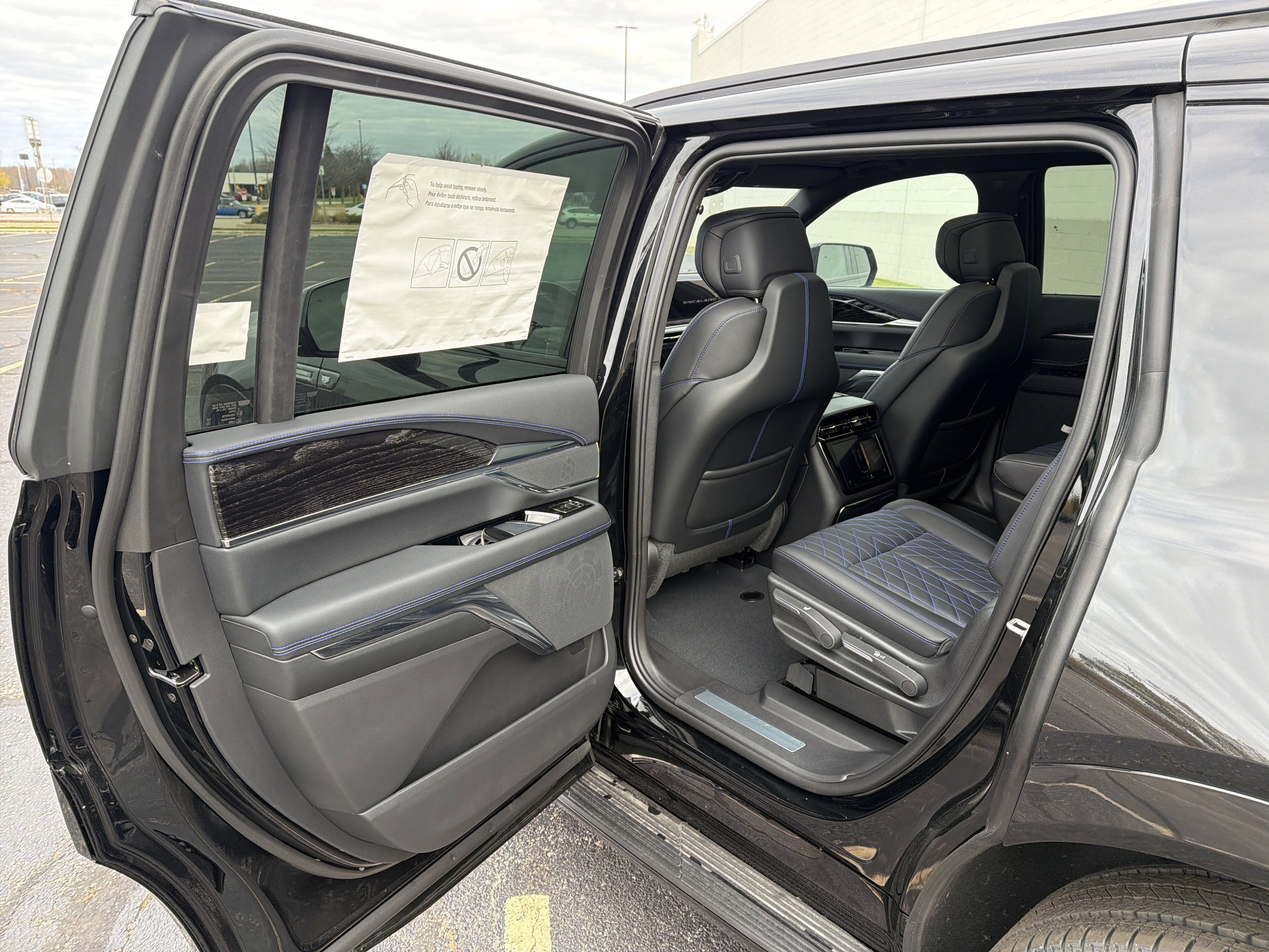 2026 Cadillac ESCALADE IQL Sport