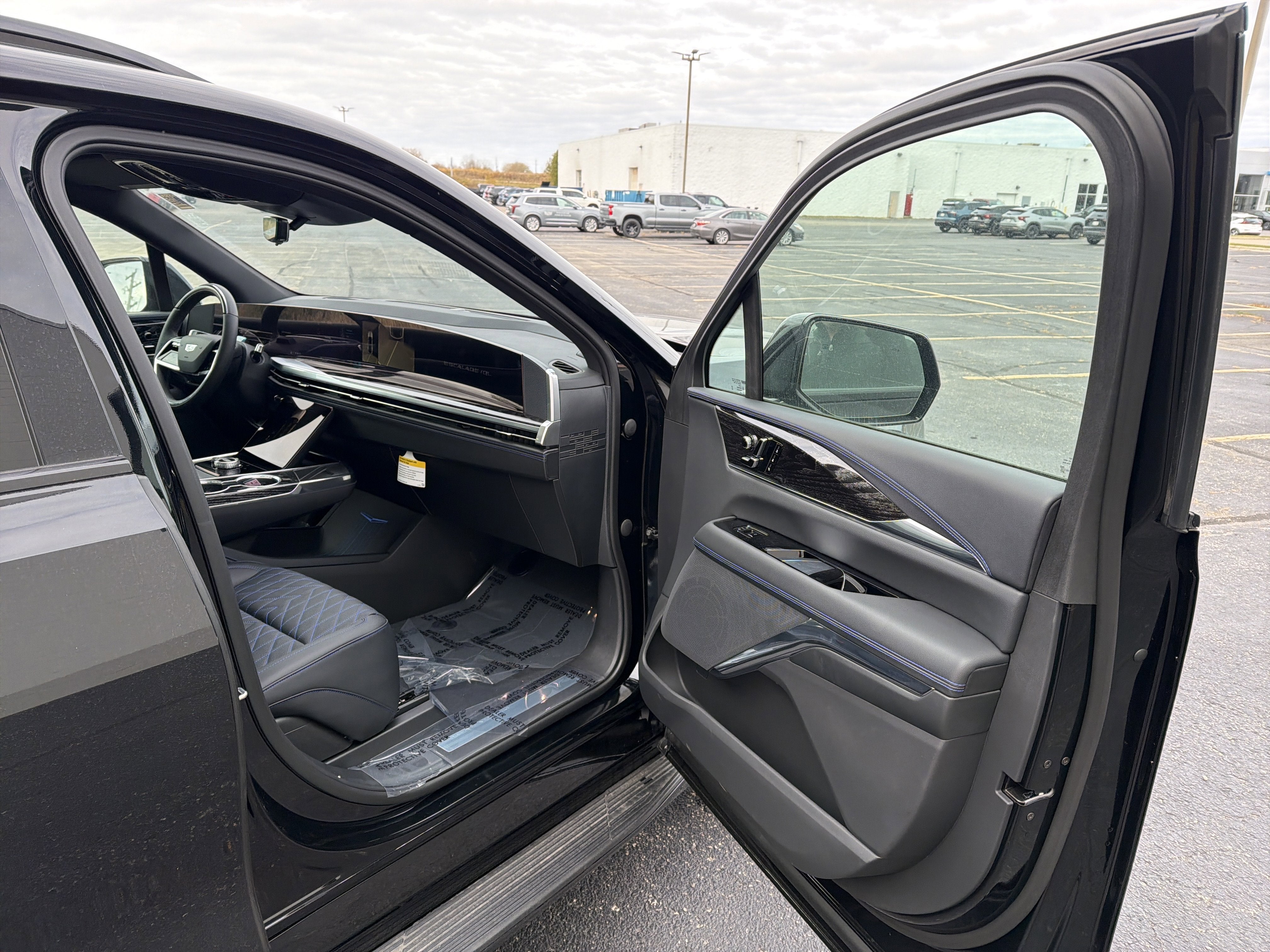 2026 Cadillac ESCALADE IQL Sport