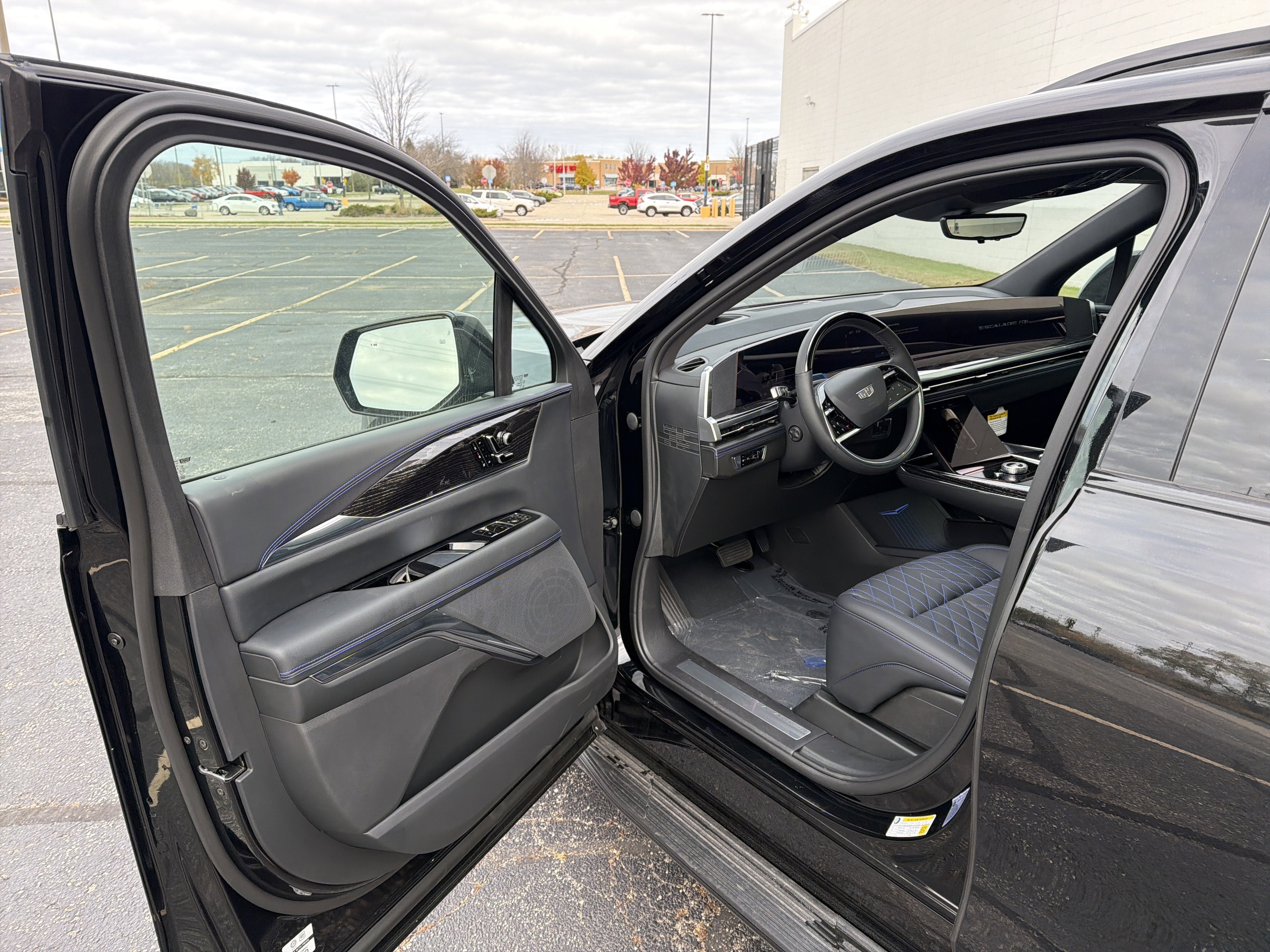 2026 Cadillac ESCALADE IQL Sport