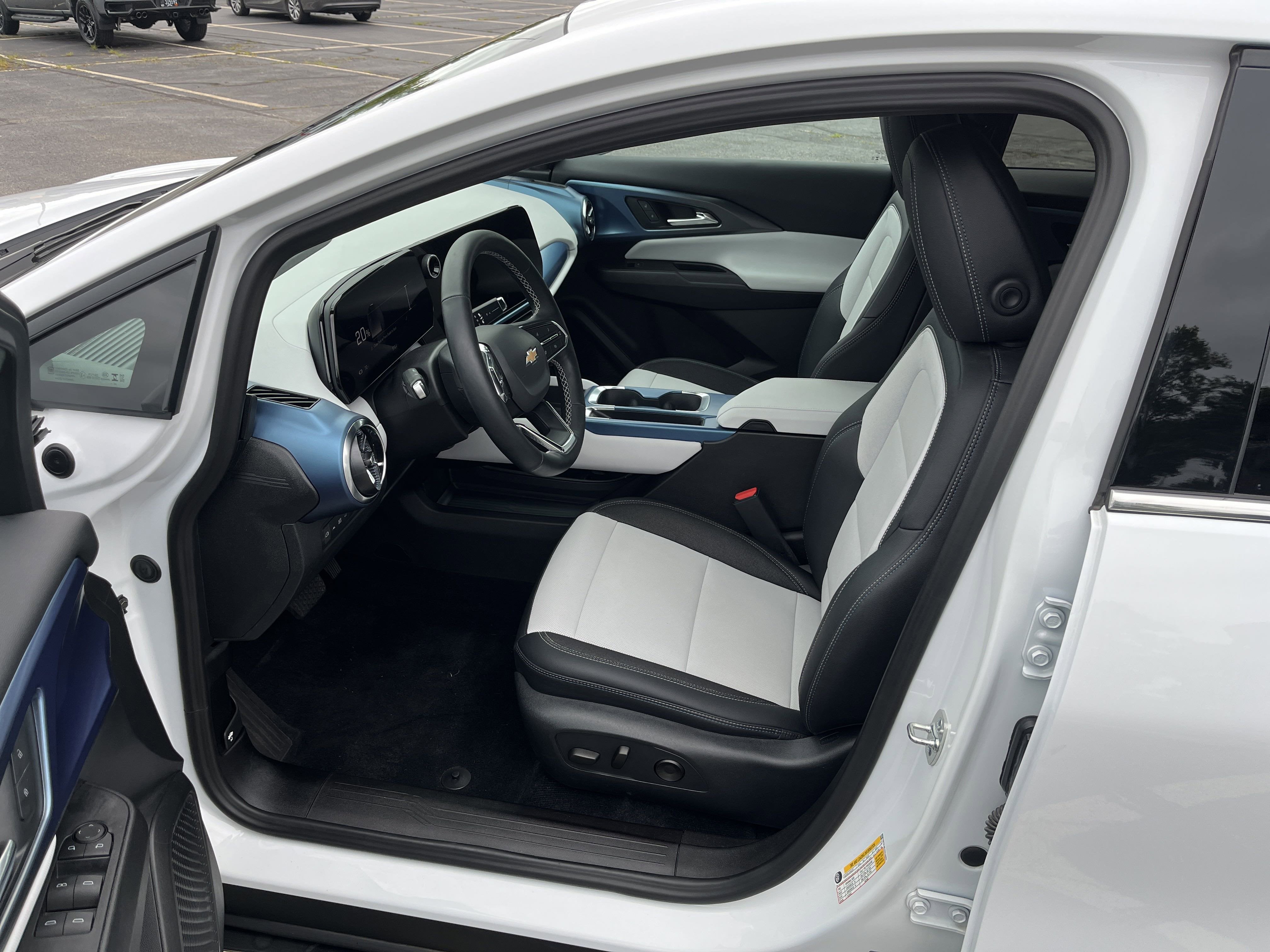 2025 Chevrolet Equinox EV LT