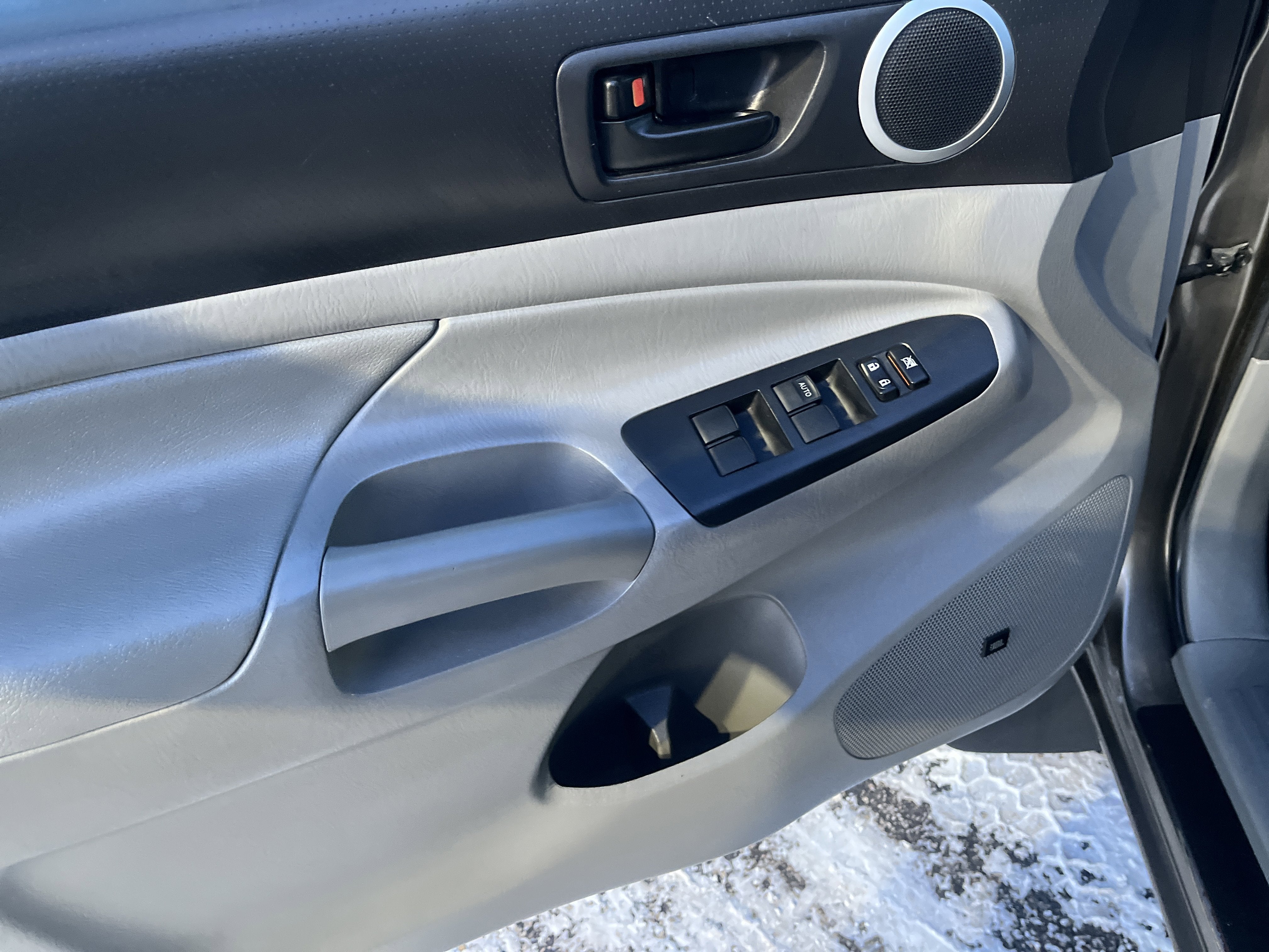 2012 Toyota Tacoma DOUBLE CAB SHORT BED V6 NATL