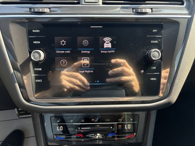 2022 Volkswagen Tiguan SE R-Line Black