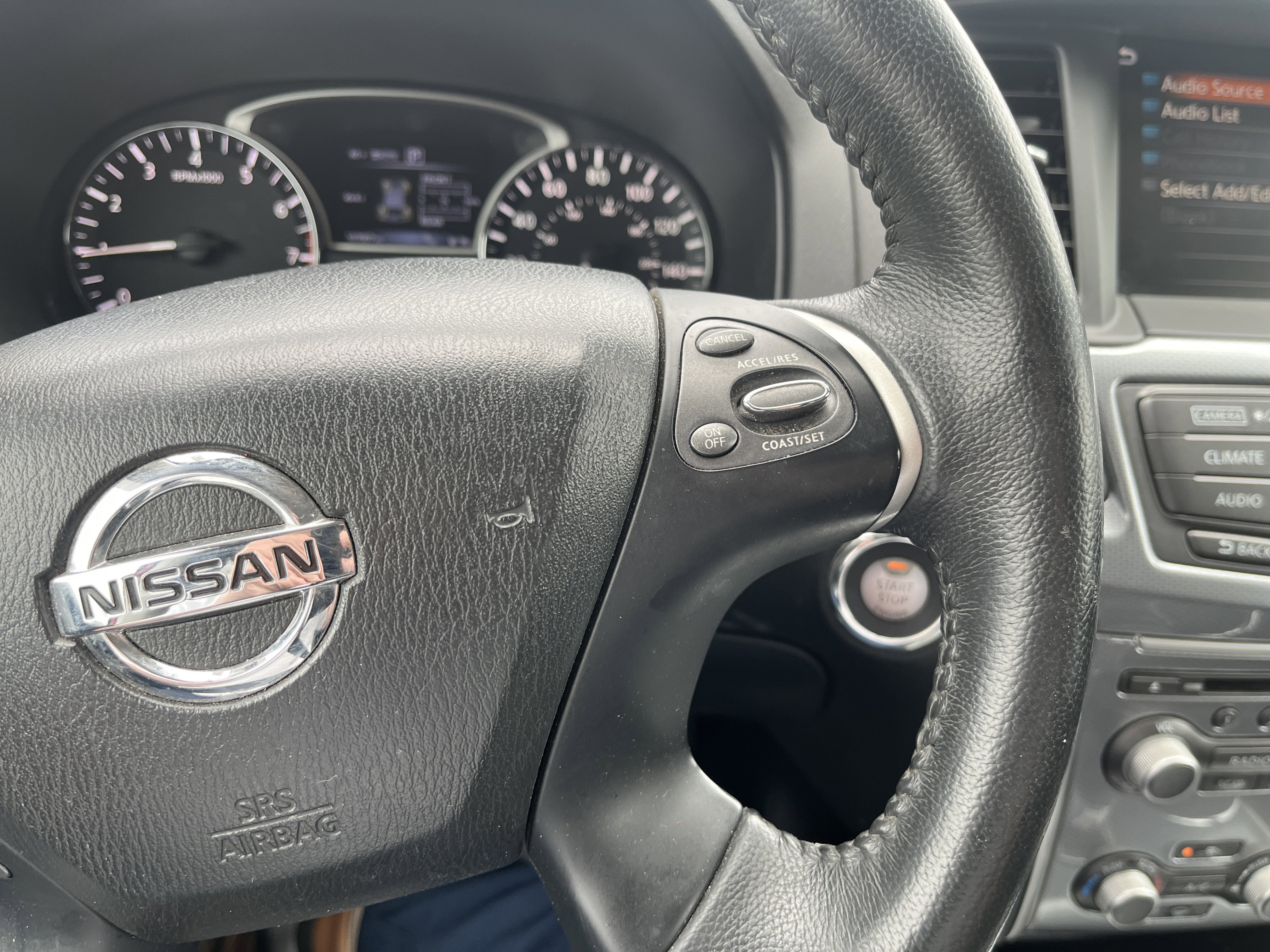 2017 Nissan Pathfinder SL