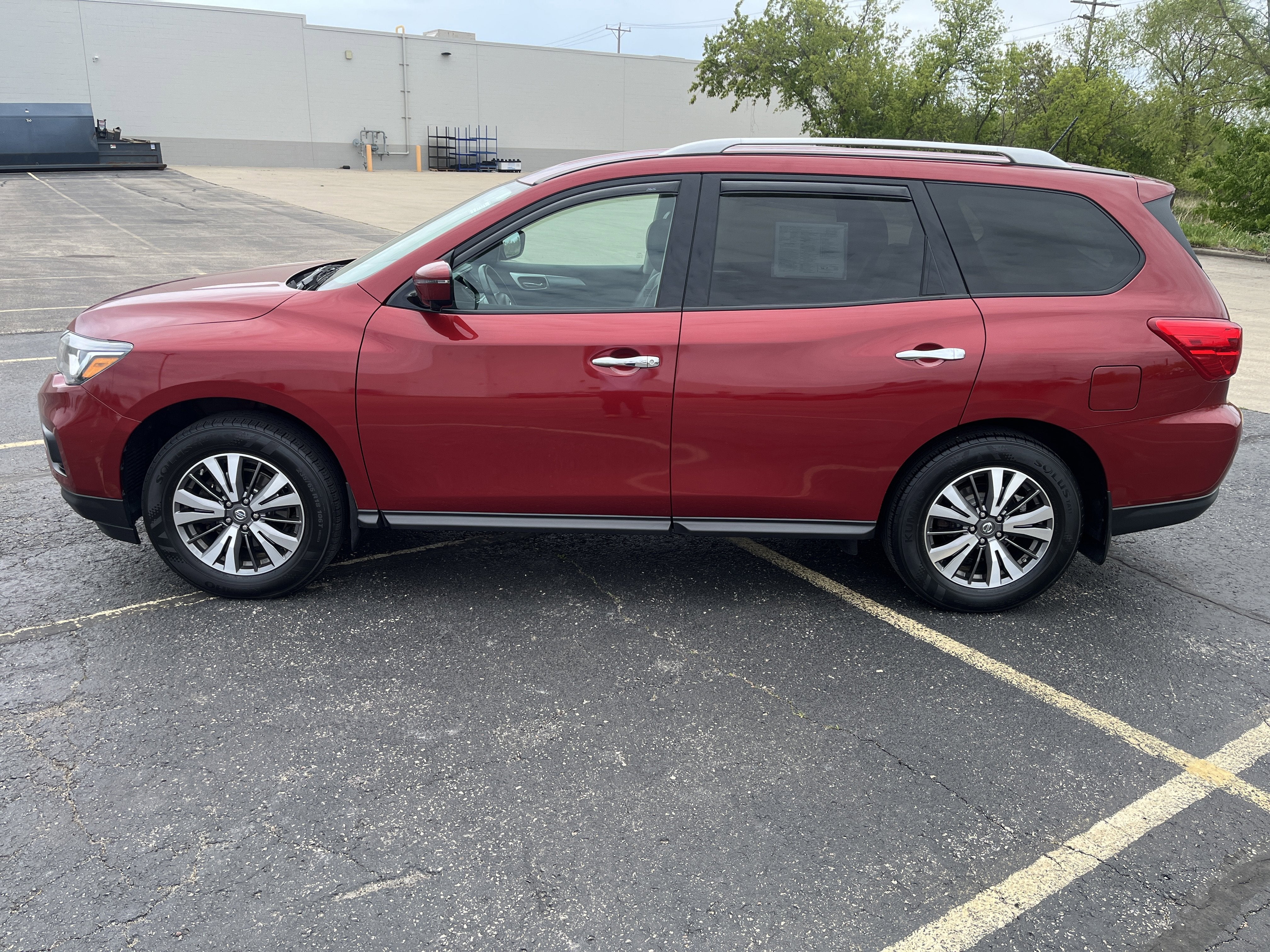 2017 Nissan Pathfinder SL