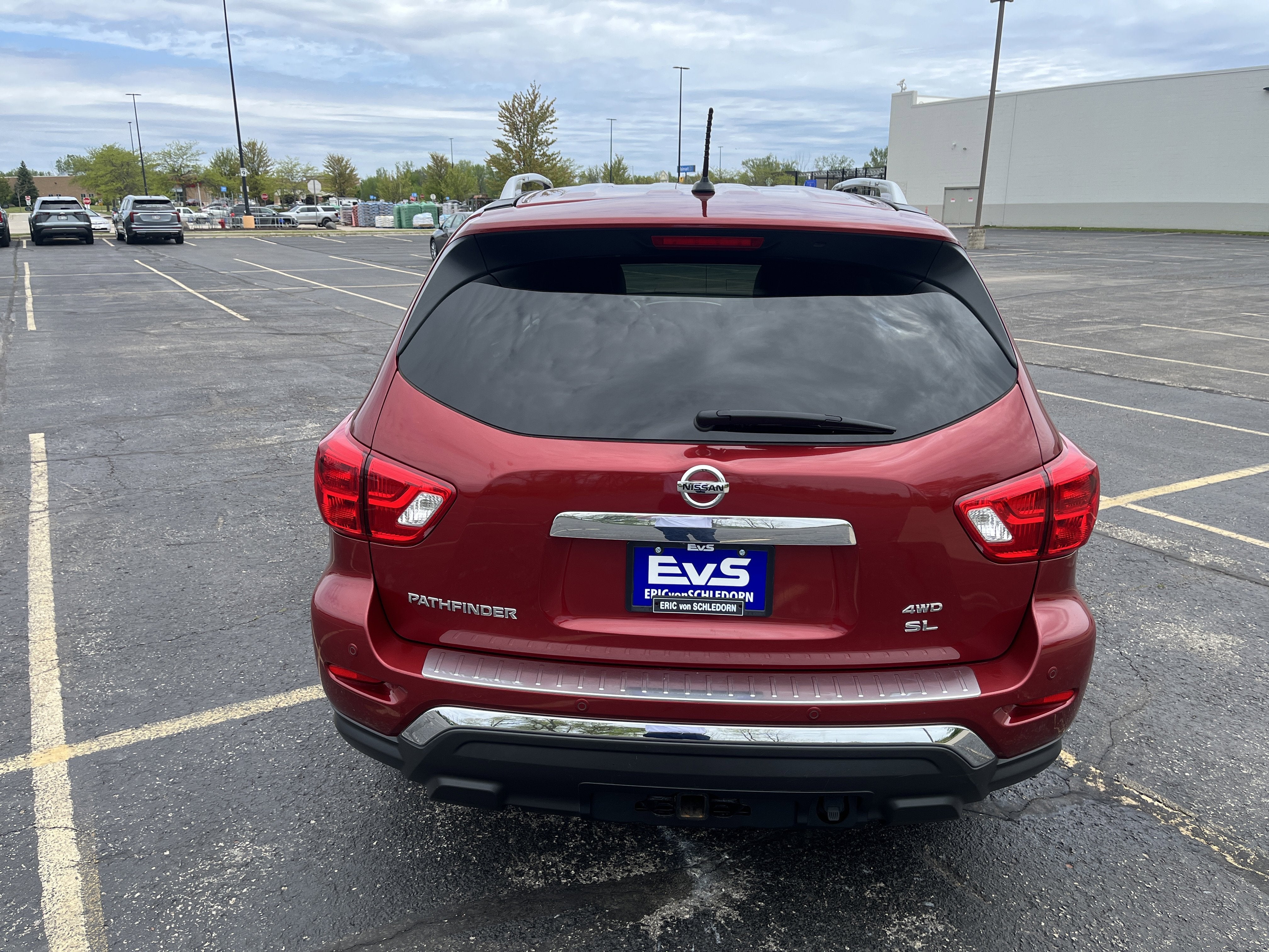 2017 Nissan Pathfinder SL
