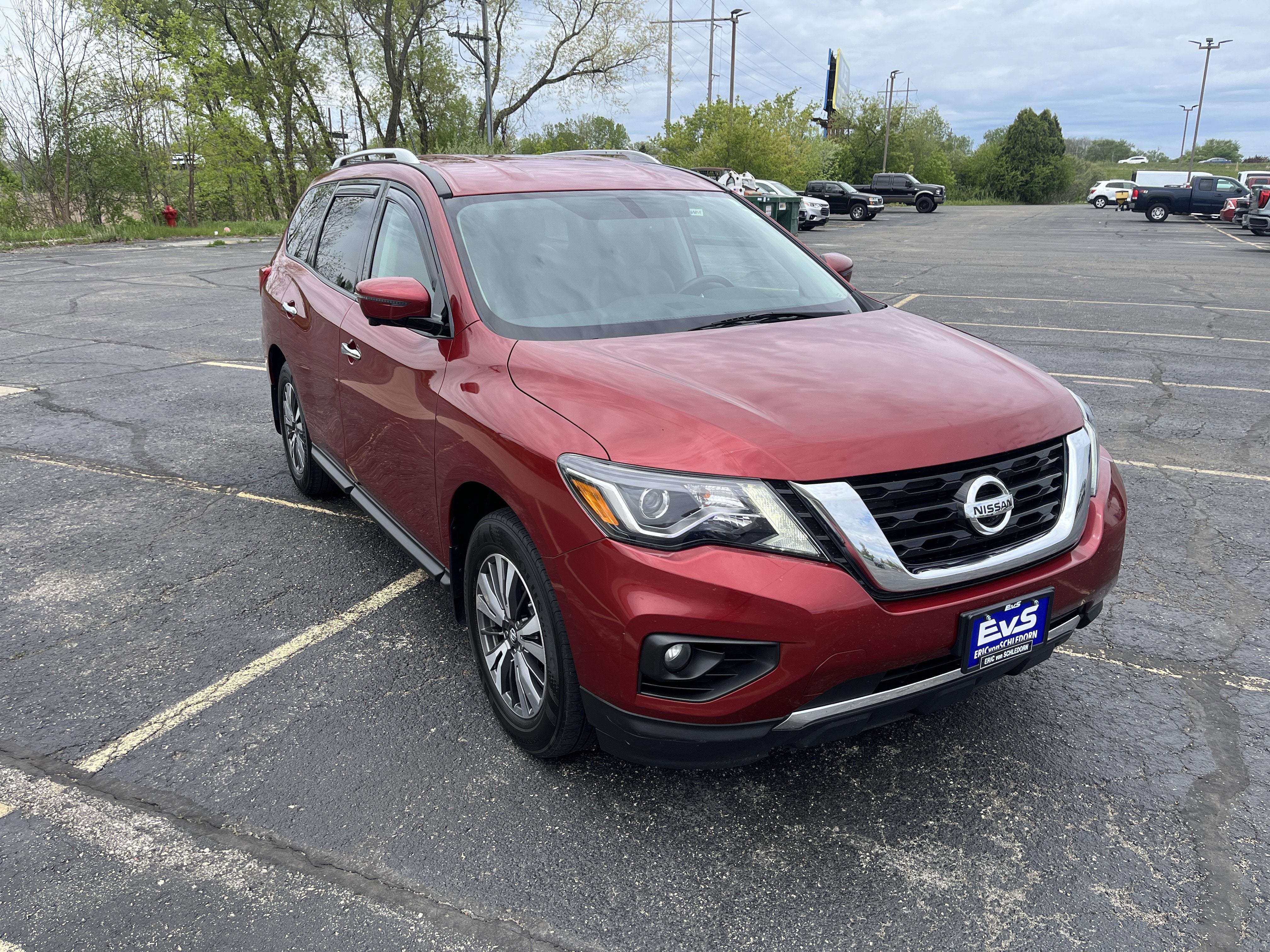 2017 Nissan Pathfinder SL